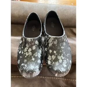 Crocs Neria Pro II Women's Graphic Floral Slip Resistant Clog - Black, Size 8 W